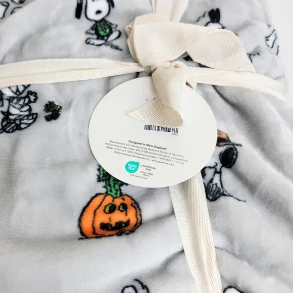 Peanuts Snoopy Halloween 60" x 90" - Twin VelvetSoft Mummy Berkshire Blanket NEW - Picture 4 of 9